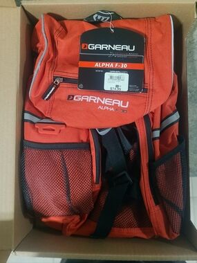 BNWT - Louis Garneau - Alpha F-30 Red Bike Backpack Bag